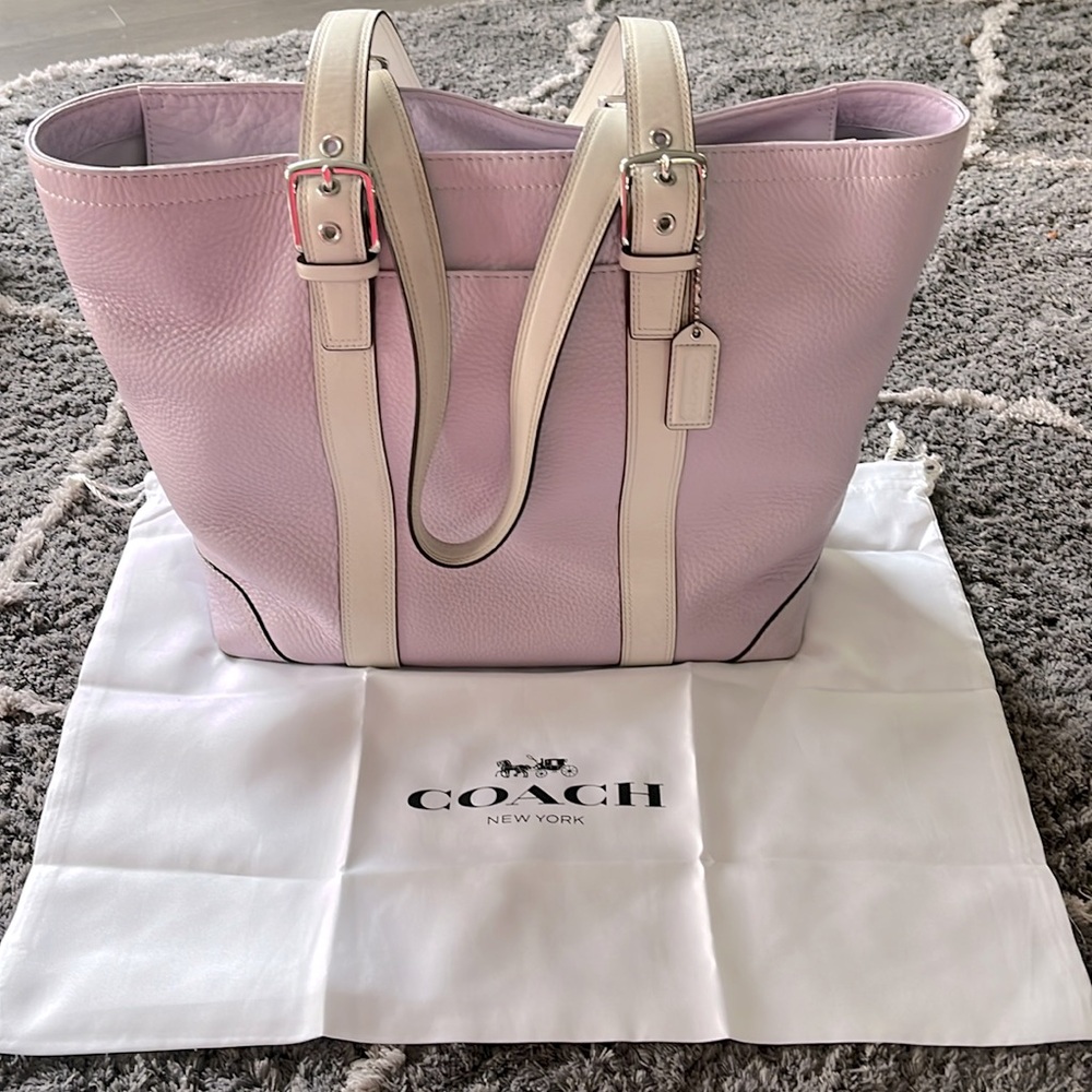 💰SOLD💰Large soft pebbled letter Coach handbag